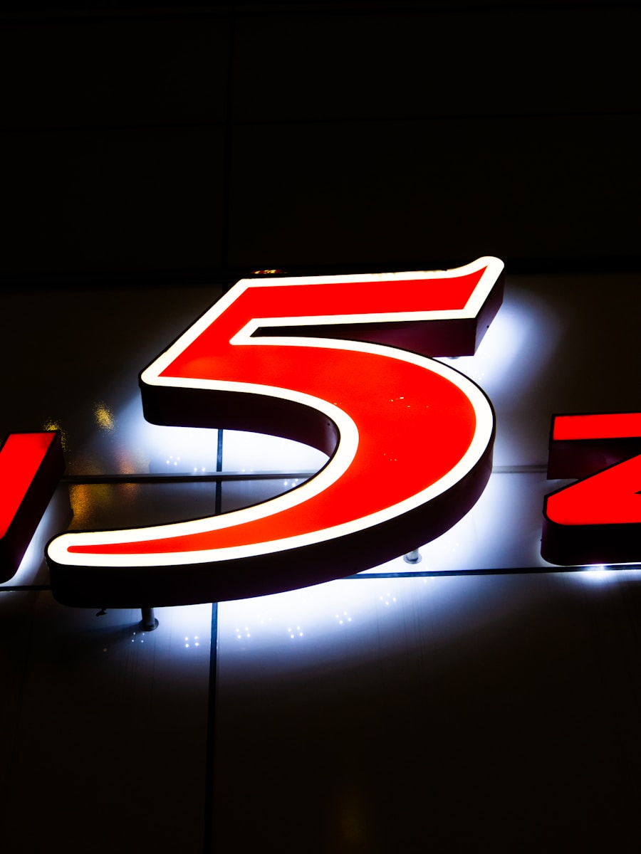 a lighted sign with the number five on it